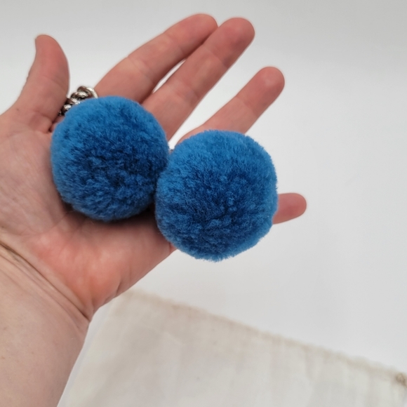 💥💥NWT💥💥 Coach Pompom Puff Balls Bag Charm, Blue/silver hardware - Picture 3 of 6